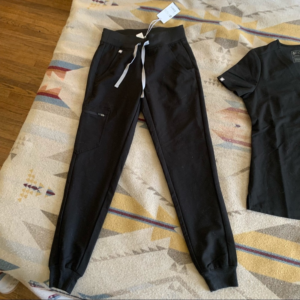 Figs Catarina 1 pocket top xs & zamora 2.0 xxs jogger